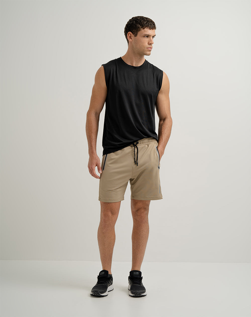 Pantaloneta deportiva control humedad habano para hombre