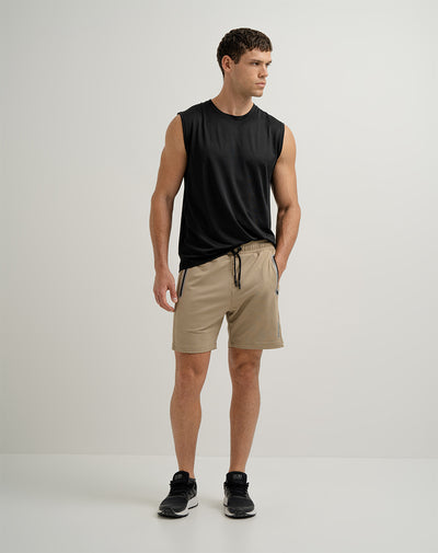 Pantaloneta deportiva control humedad habano hombre