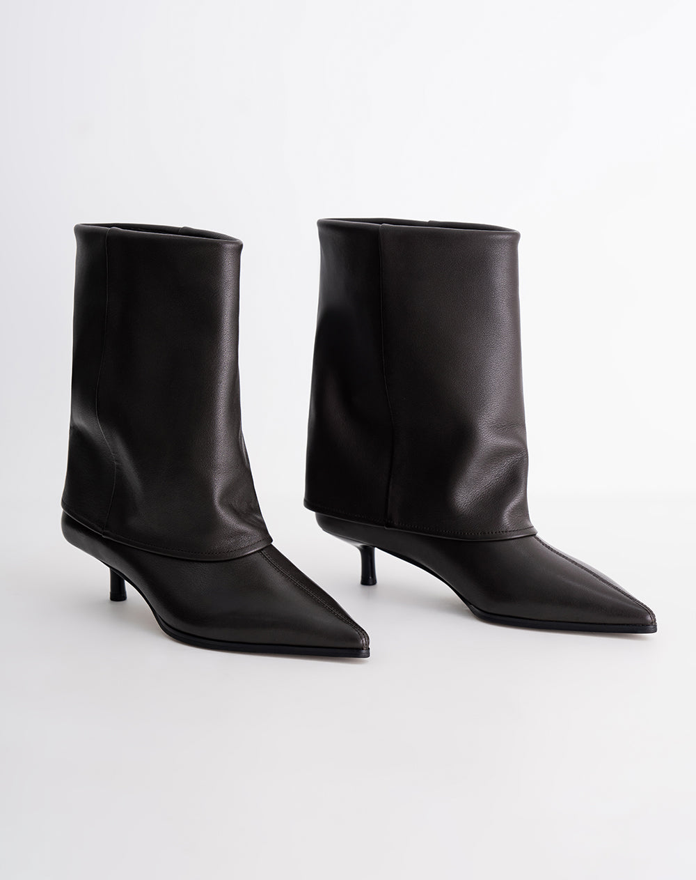 Bota media caña en cuero tacón delgado Ana Beliza