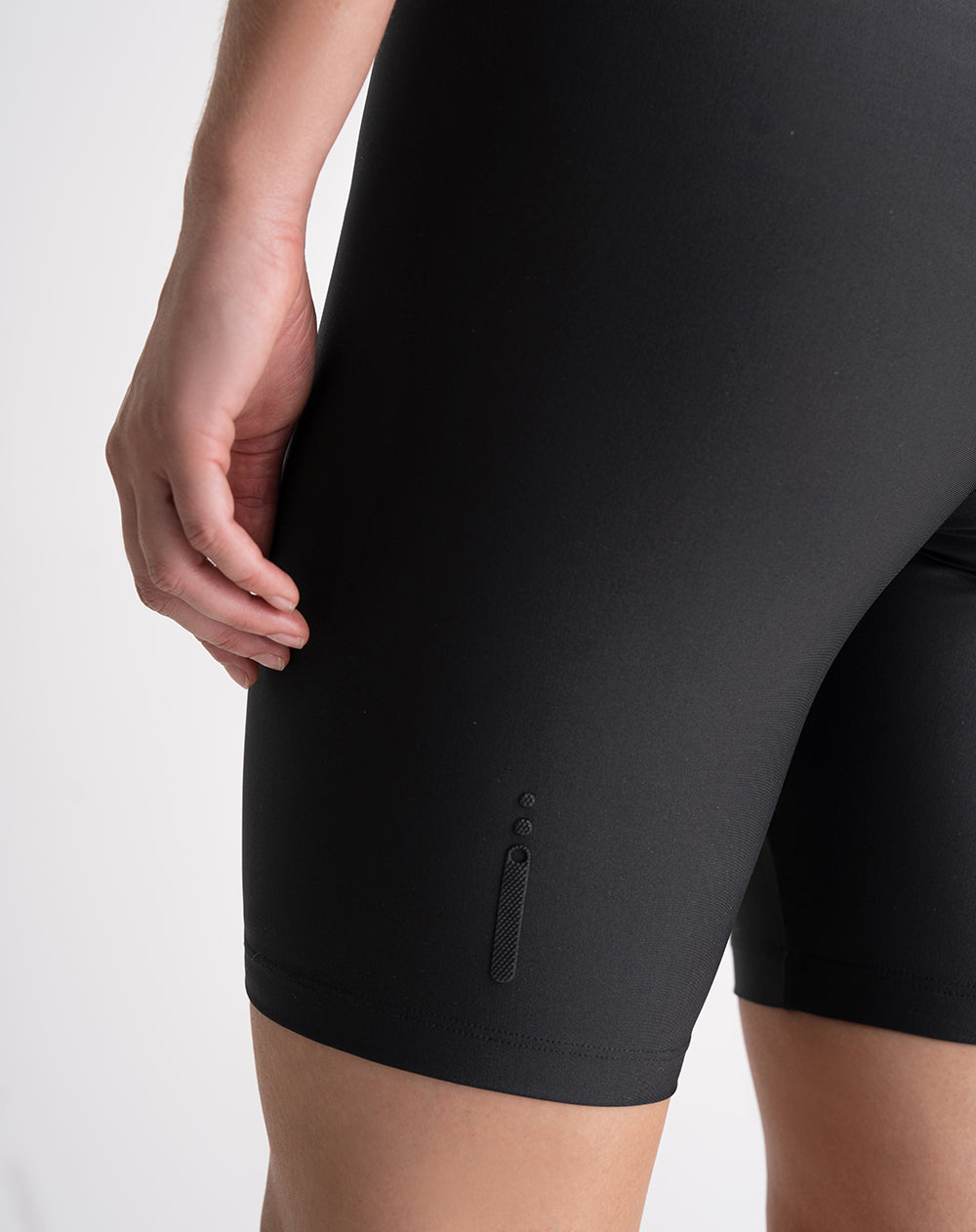 Biker deportivo control humedad negro mujer
