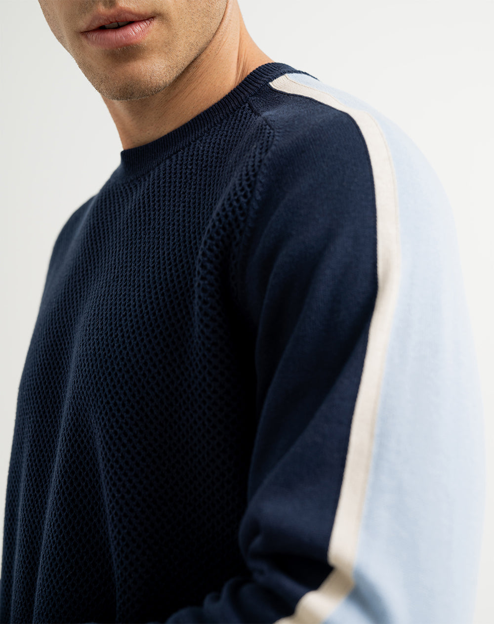 Buzo regular fit azul bloques