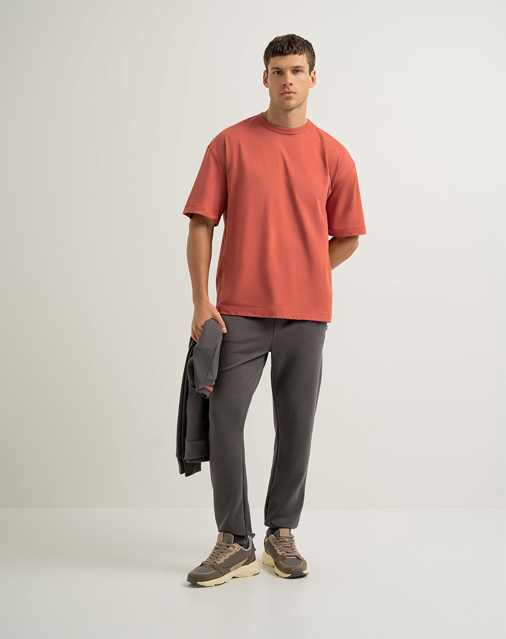 Jogger algodón sostenible semi ajustado gris oscuro para hombre