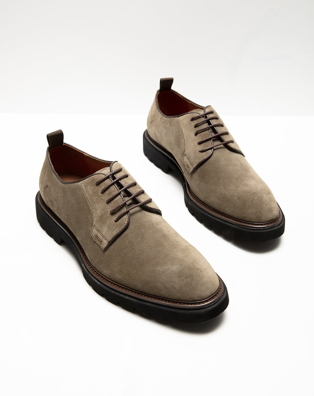 Zapatos oxford en cuero café
