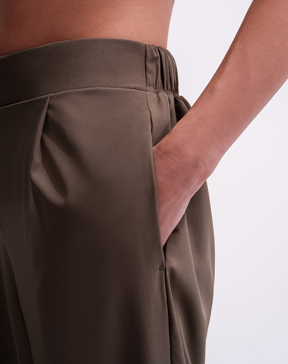 Pantalón deportivo tiro medio secado rápido café mujer