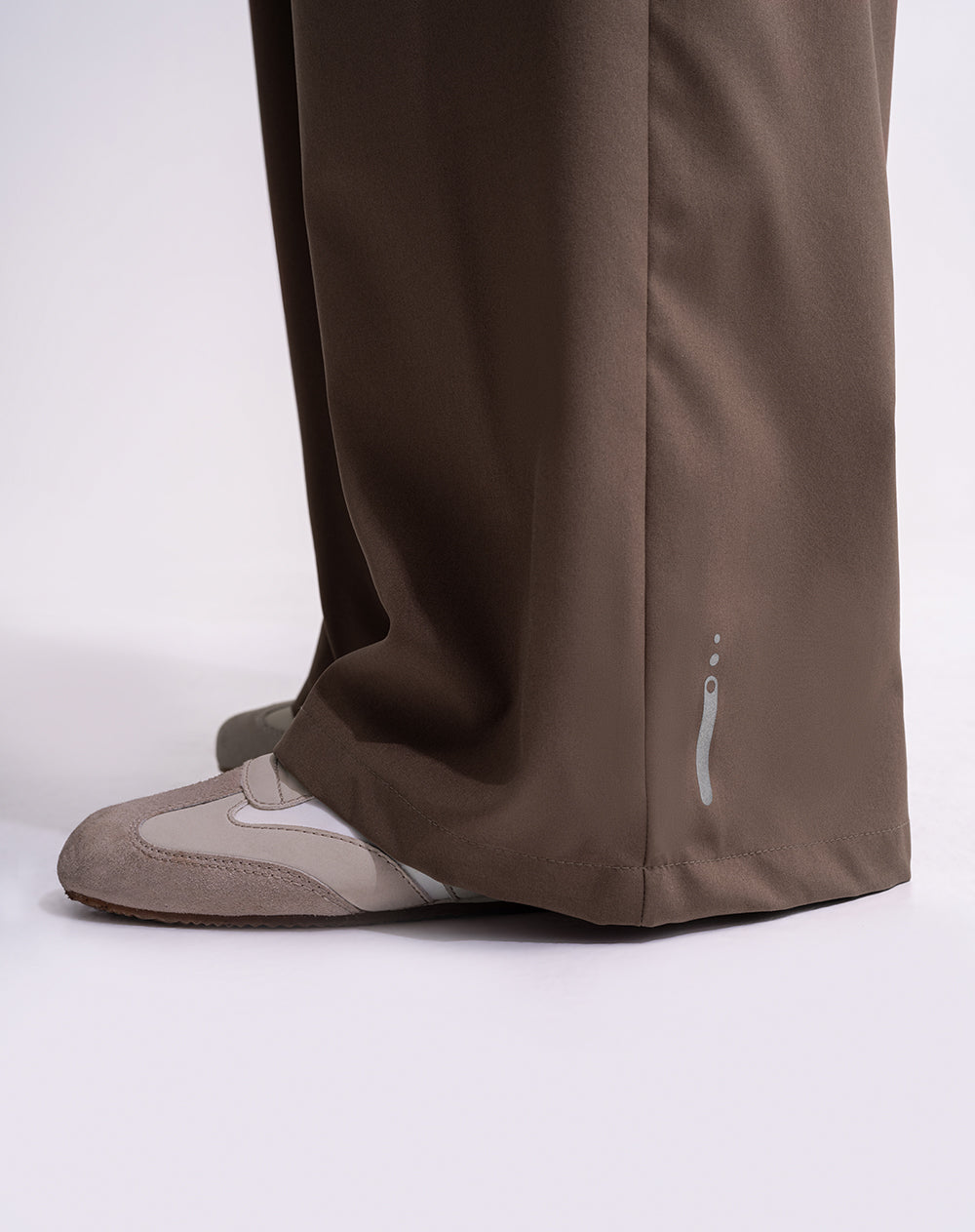 Pantalón deportivo tiro medio secado rápido café mujer