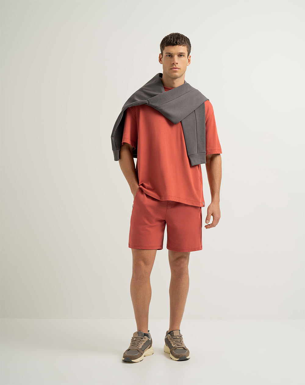 Bermuda algodón sostenible semi ajustada terracota para hombre