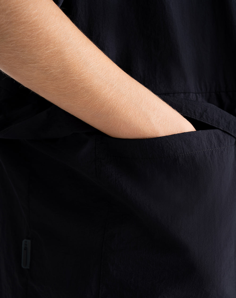 Chaleco rompevientos ajustable en cintura negro mujer