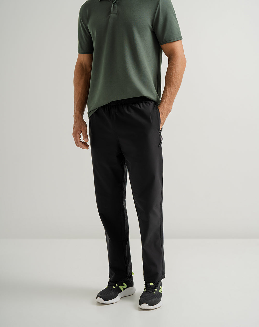Pantalón deportivo bolsillos con sierre negro para hombre