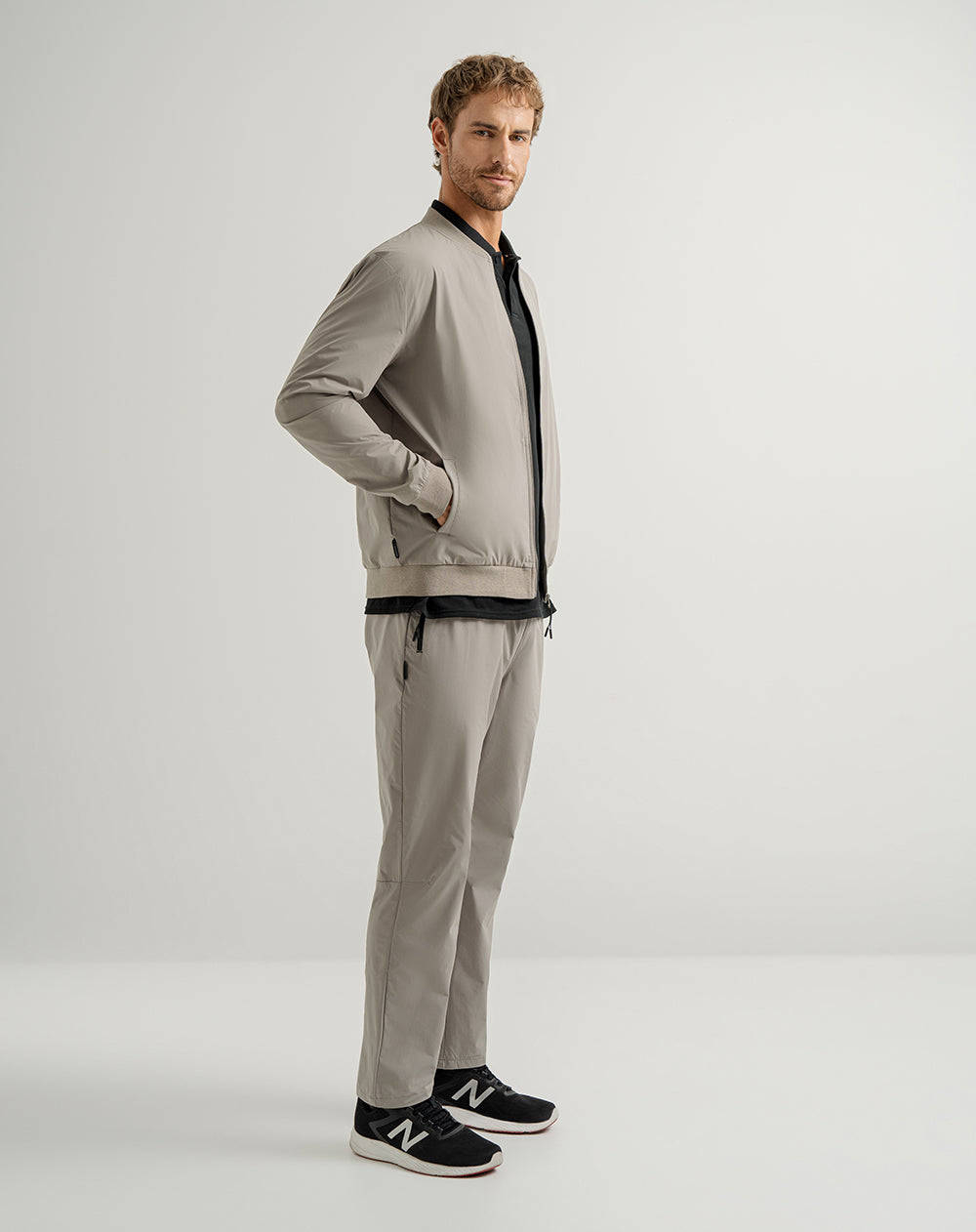 Pantalón regular fit taupe