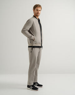 Pantalón deportivo bolsillos con cierre taupe para hombre