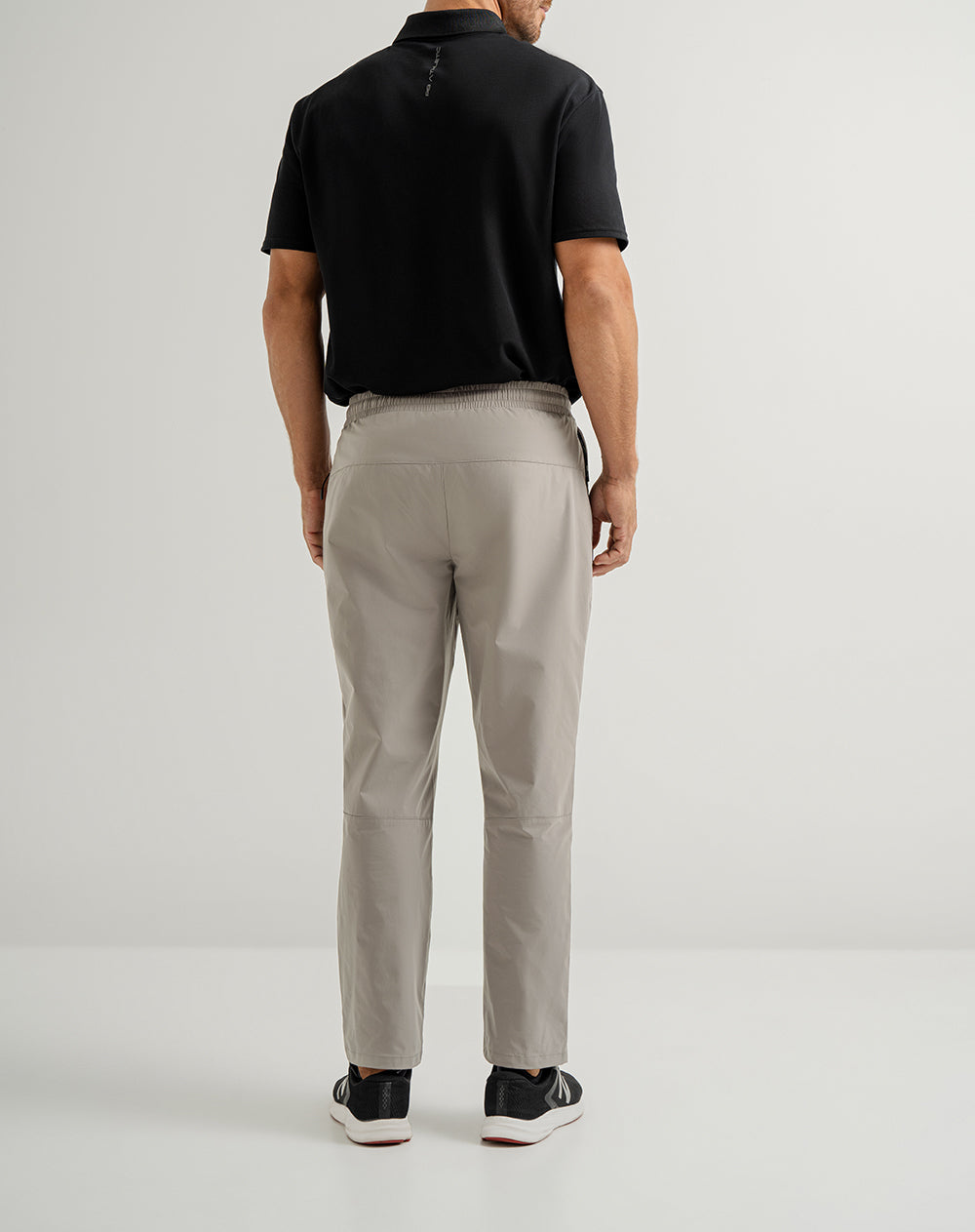 Pantalón deportivo bolsillos con cierre taupe para hombre