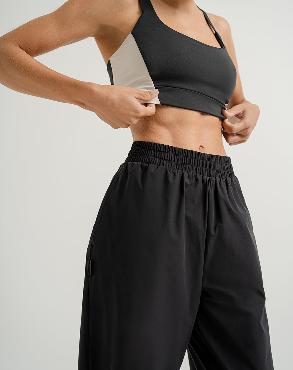 Pantalón regular fit tiro alto negro