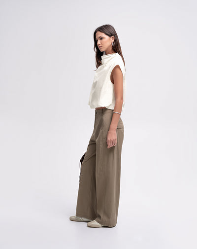 Pantalón regular fit tiro alto cafe