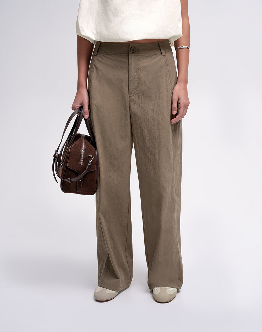 Pantalón regular fit tiro alto cafe