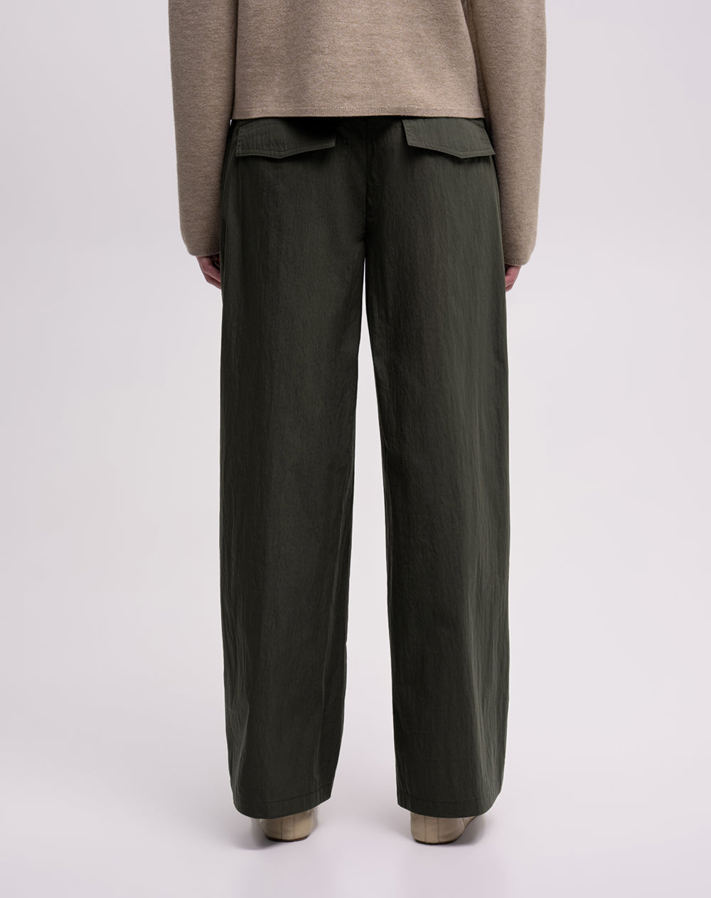 Pantalón regular fit tiro alto verde