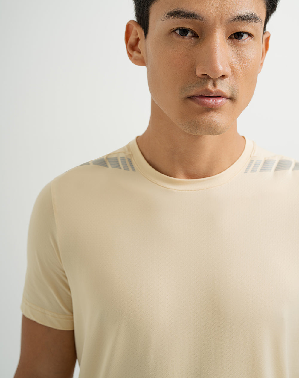 Camiseta deportiva hombre control humedad amarilla