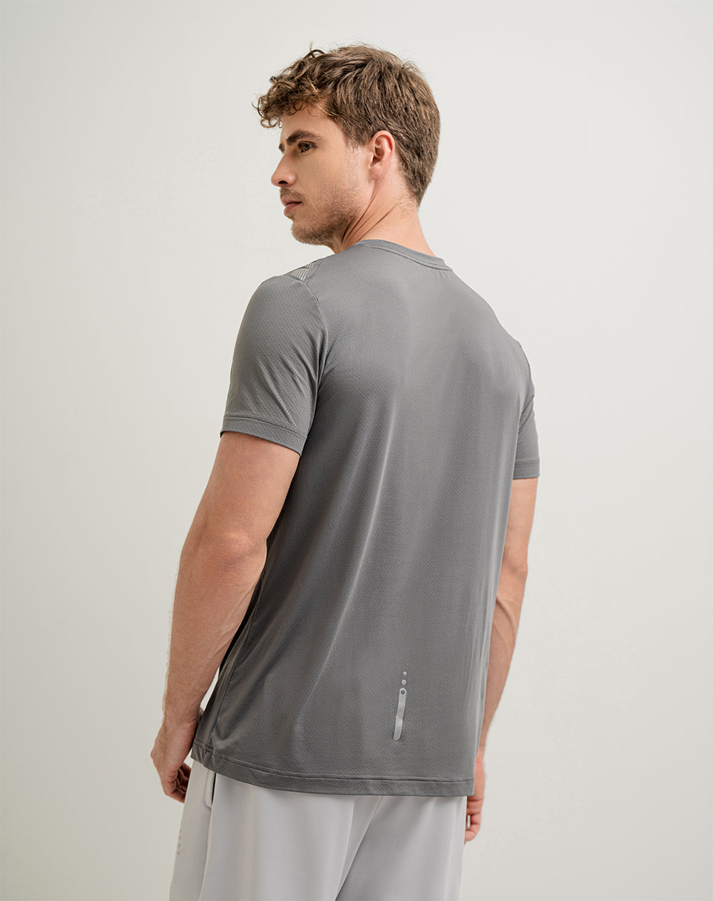Camiseta regular fit manga corta gris