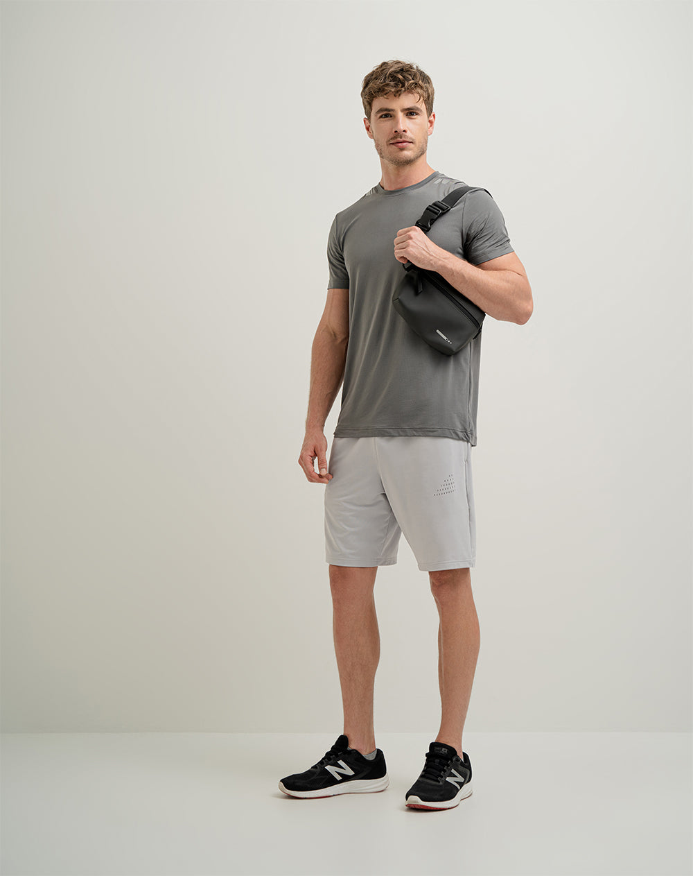 Camiseta deportiva hombre control humedad gris
