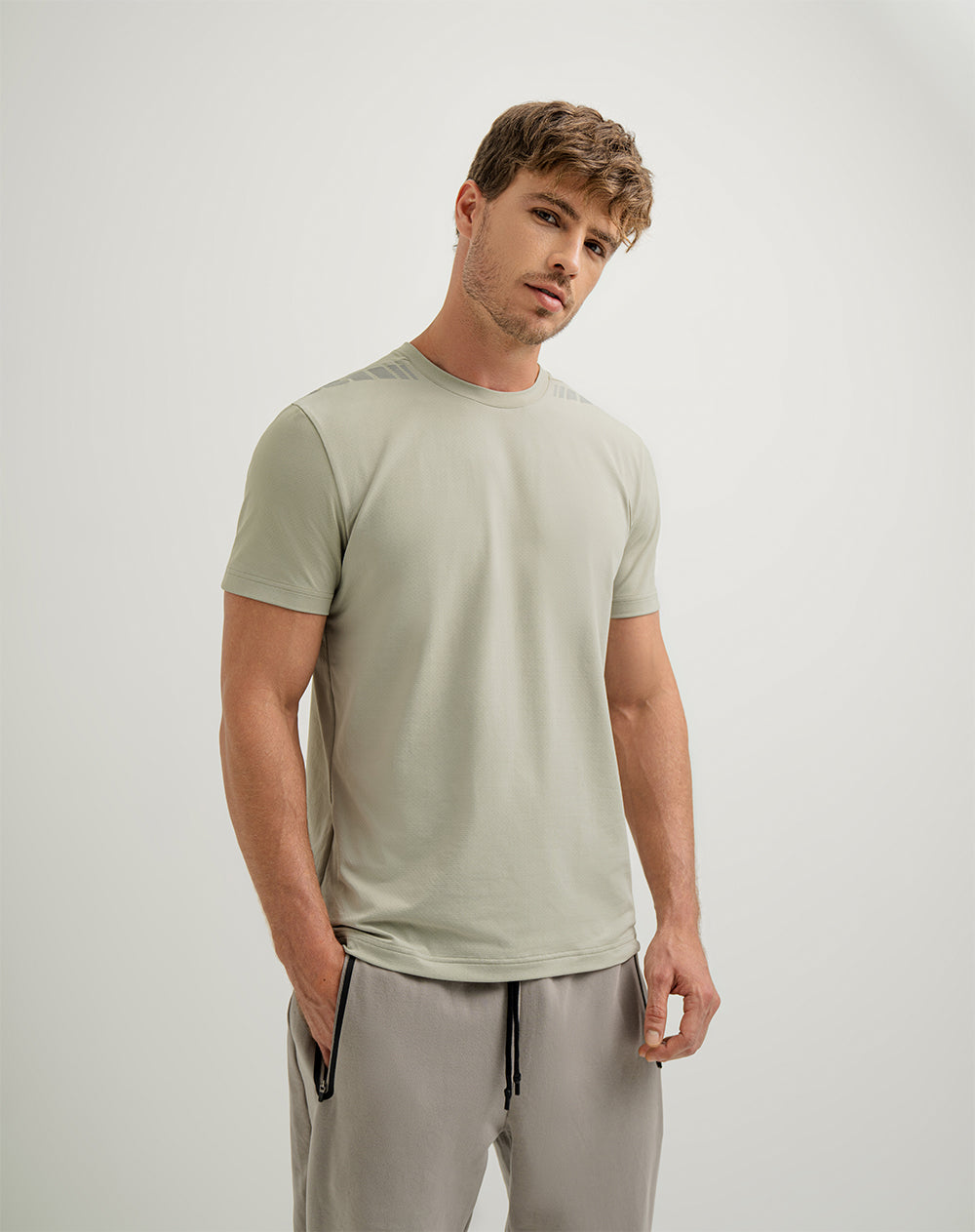 Camiseta deportiva  hombre control humedad verde