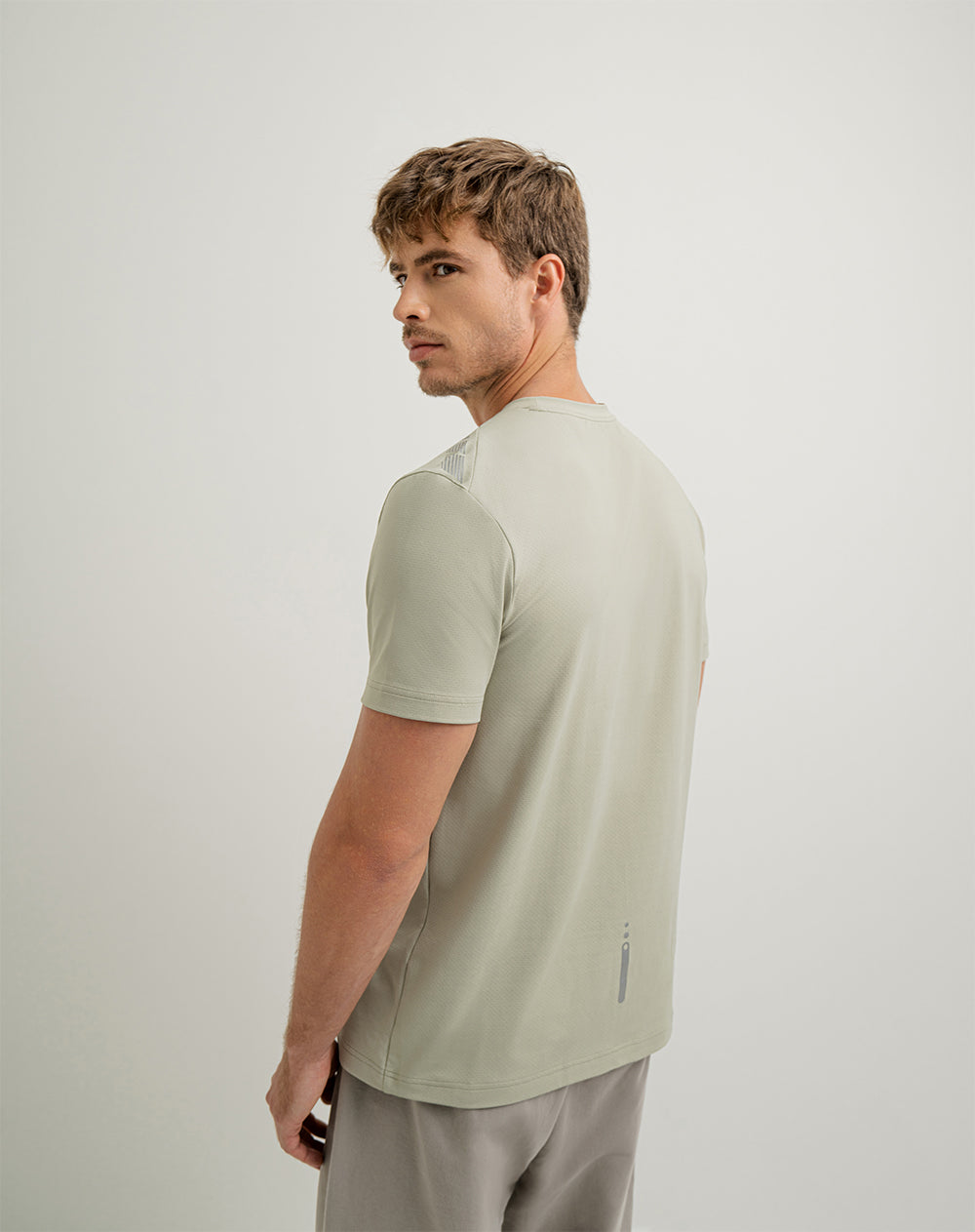 Camiseta deportiva hombre control humedad verde
