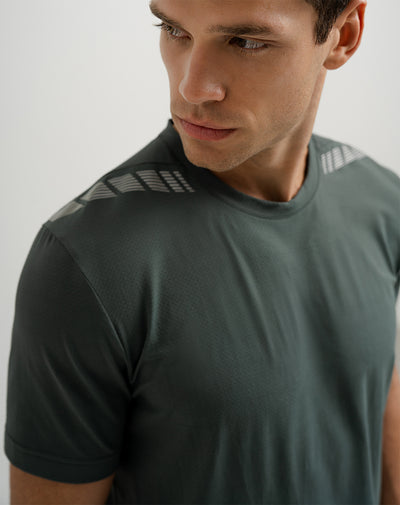Camiseta deportiva  hombre control humedad verde