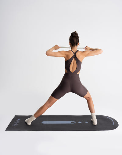 Enterizo deportivo control humedad café mujer