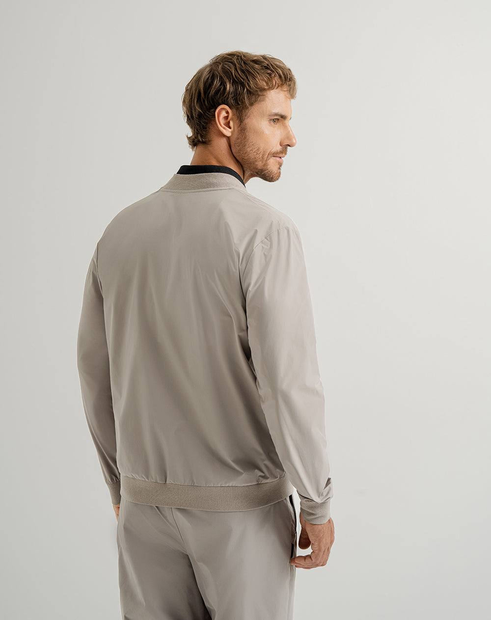 Chaqueta regular fit sin capucha taupe