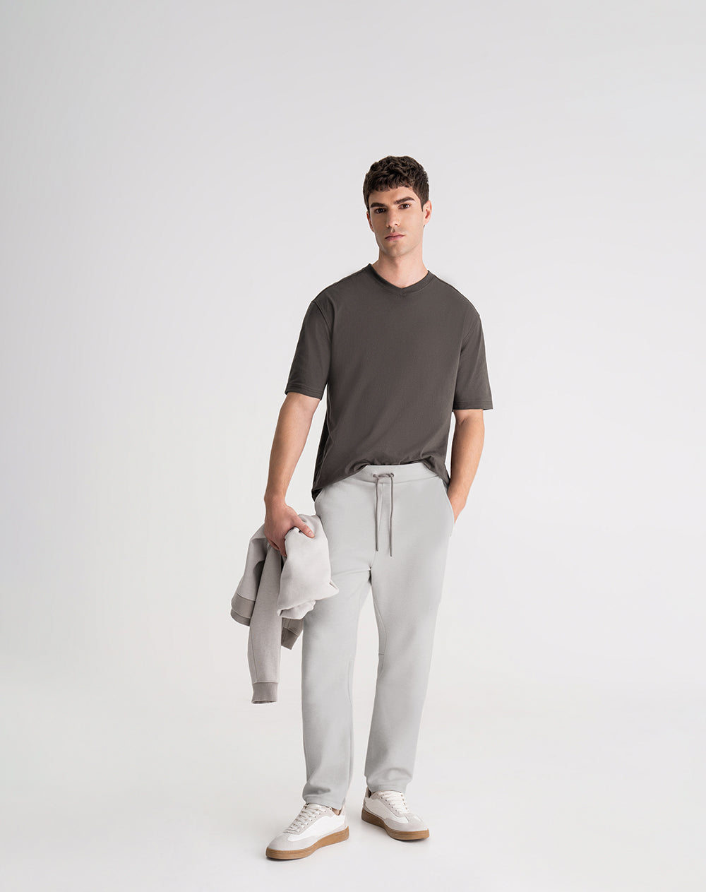 Jogger regular fit tiro medio taupe