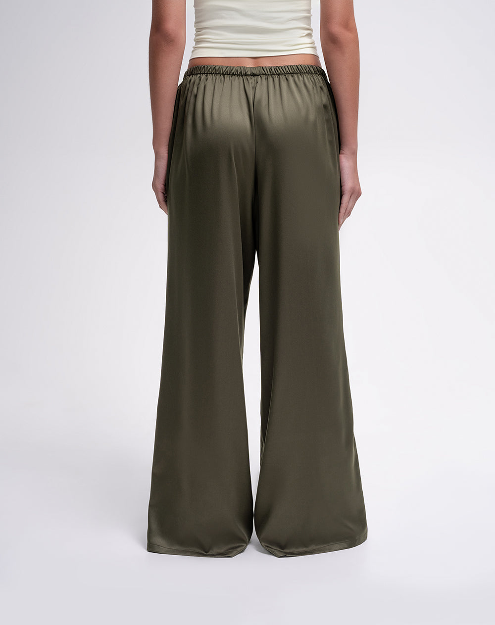 Pantalón tiro alto tipo satín verde mujer