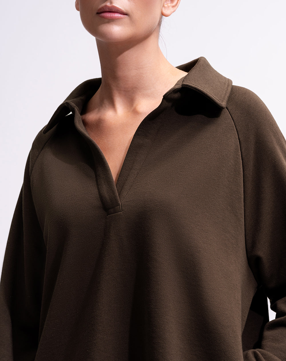 Buzo tipo polo café mujer