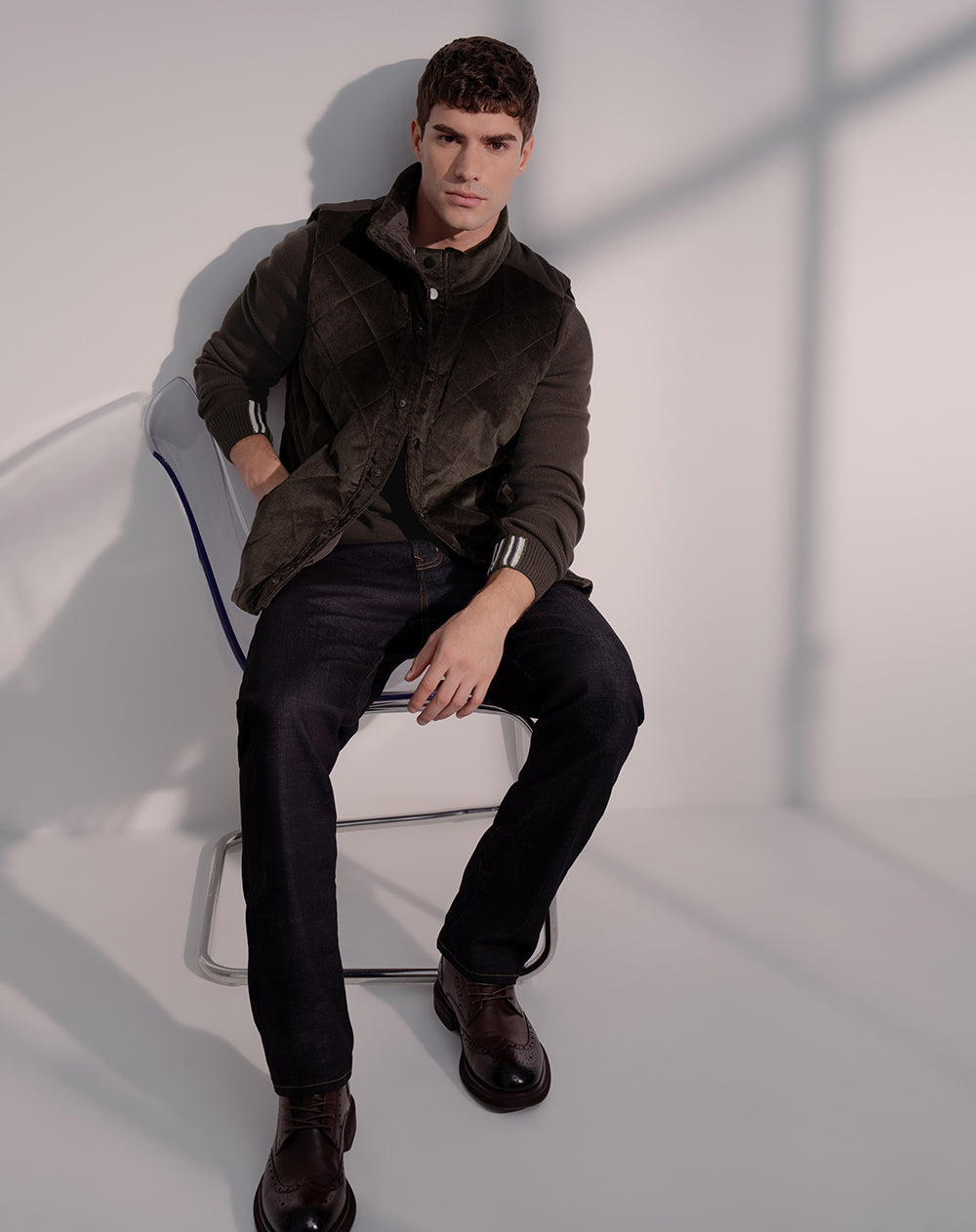 Chaleco regular fit acolchado café hombre