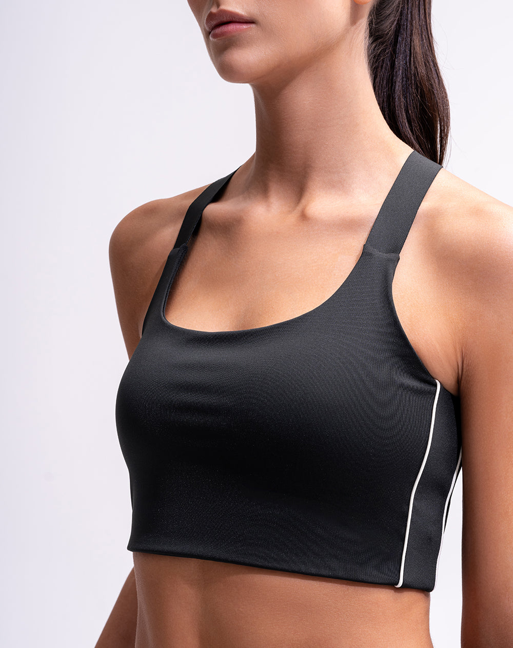 Top deportivo soporte medio control humedad negro