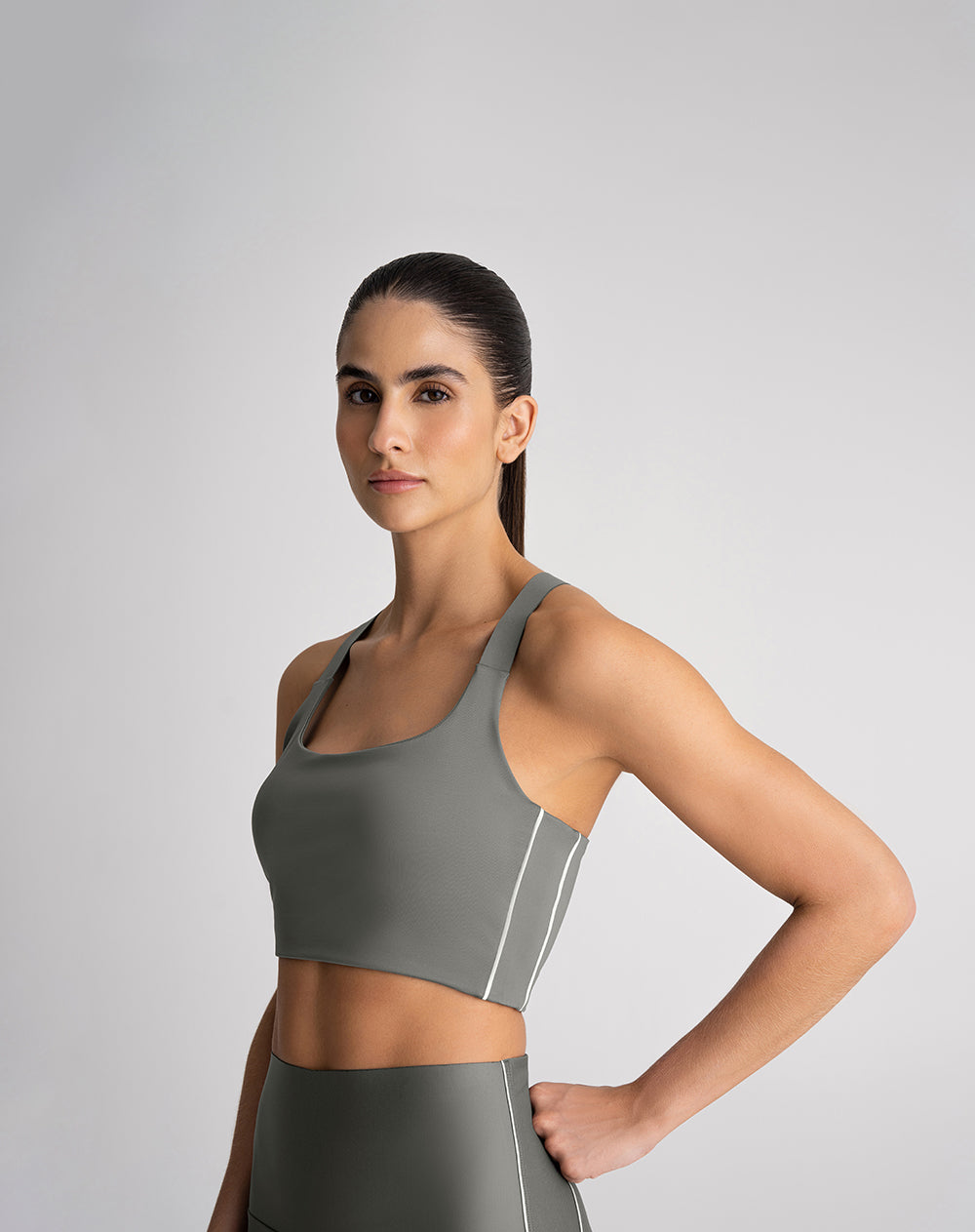 Top deportivo soporte medio control humedad verde