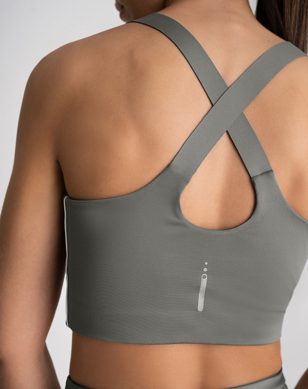 Top deportivo soporte medio control humedad verde