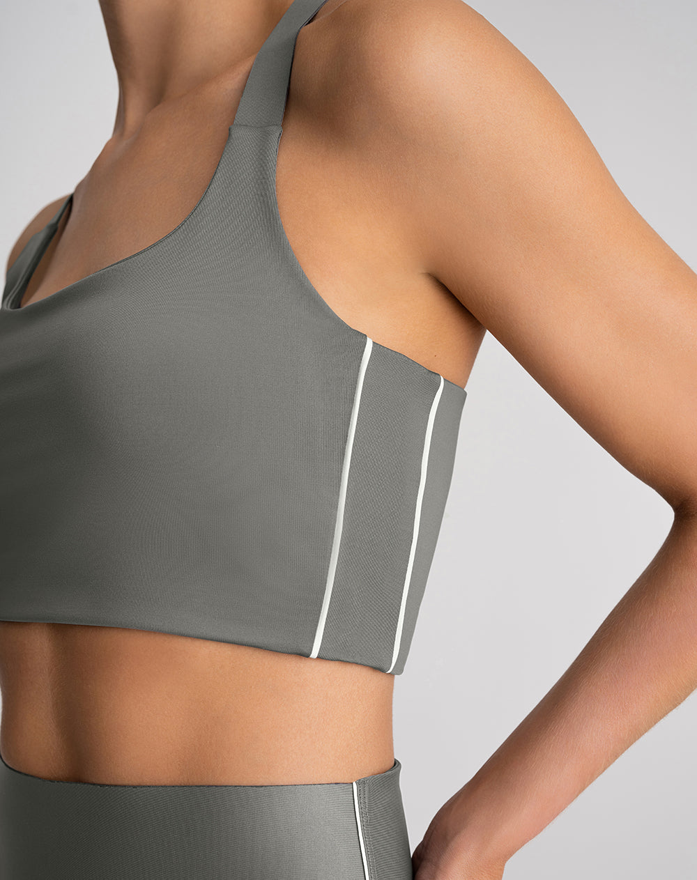 Top deportivo soporte medio control humedad verde