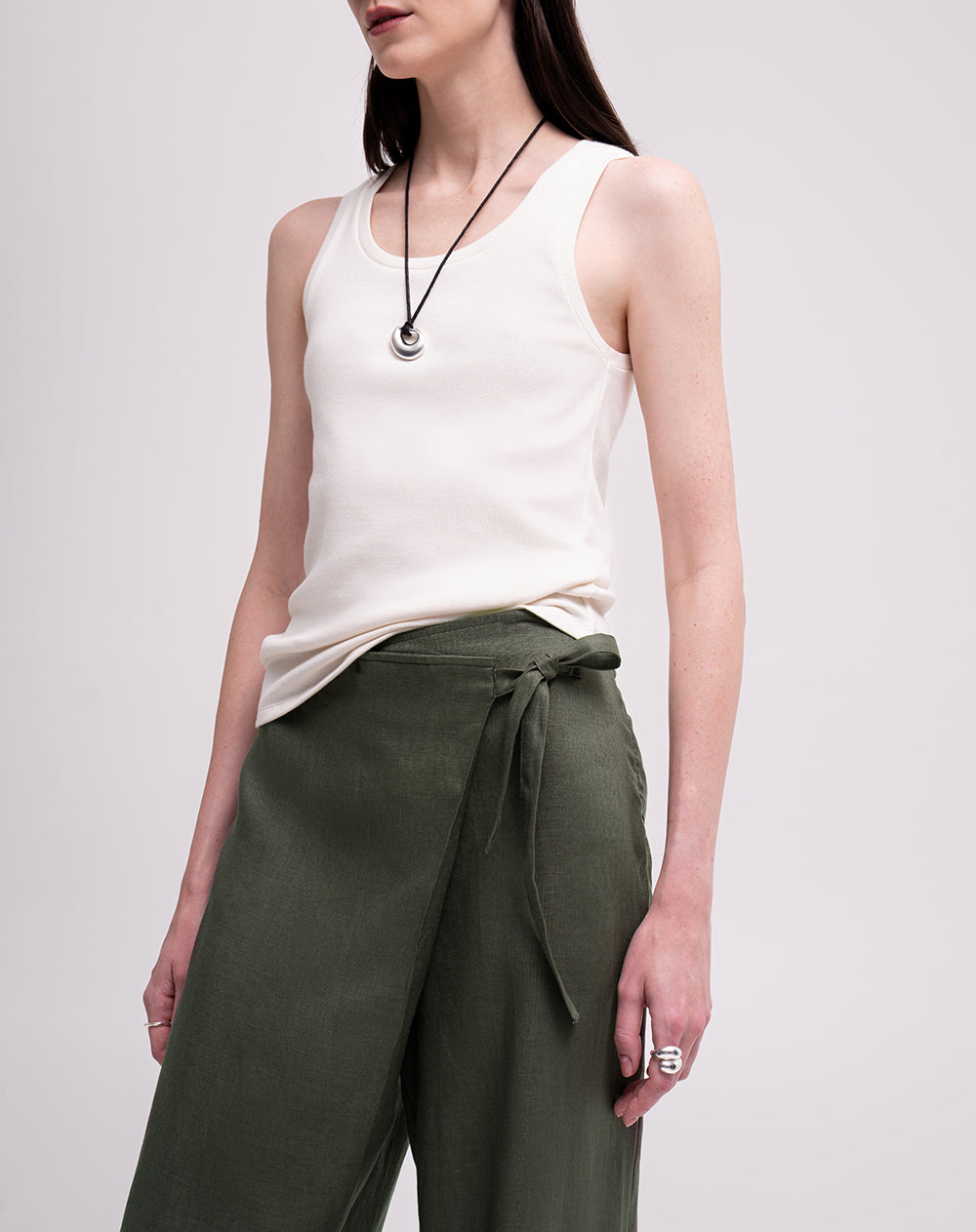 Pantalón loose tiro alto en lino verde mujer