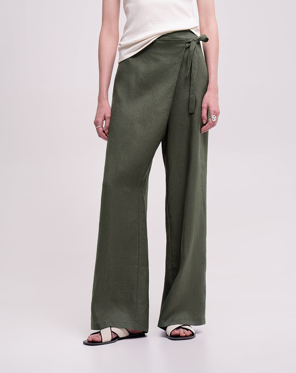 Pantalón loose tiro alto en lino verde mujer
