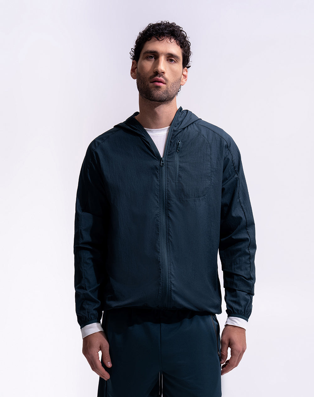 Chaqueta rompevientos regular azul hombre