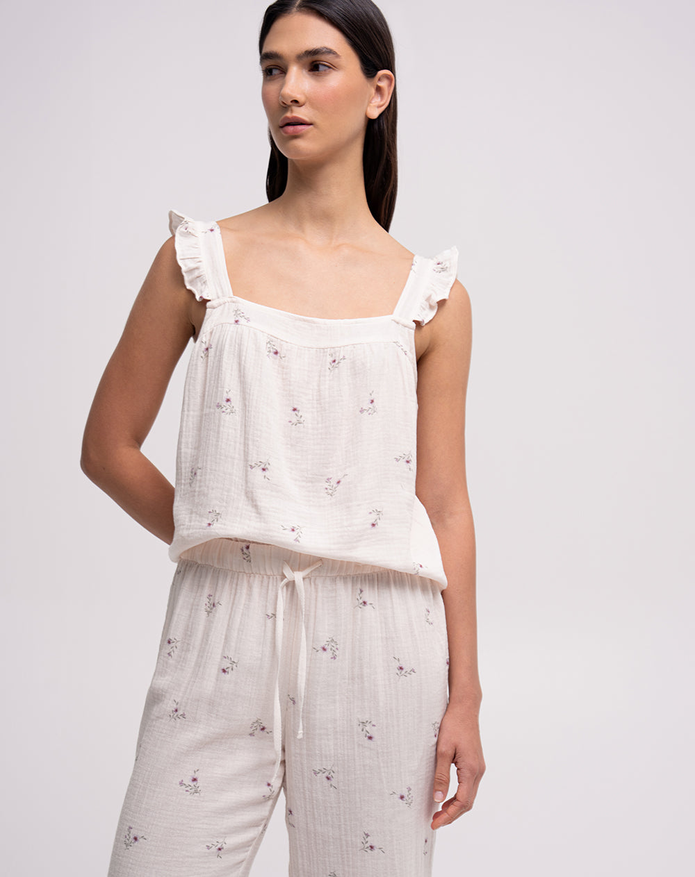 Pantalón relaxed fit tiro medio avena estampado