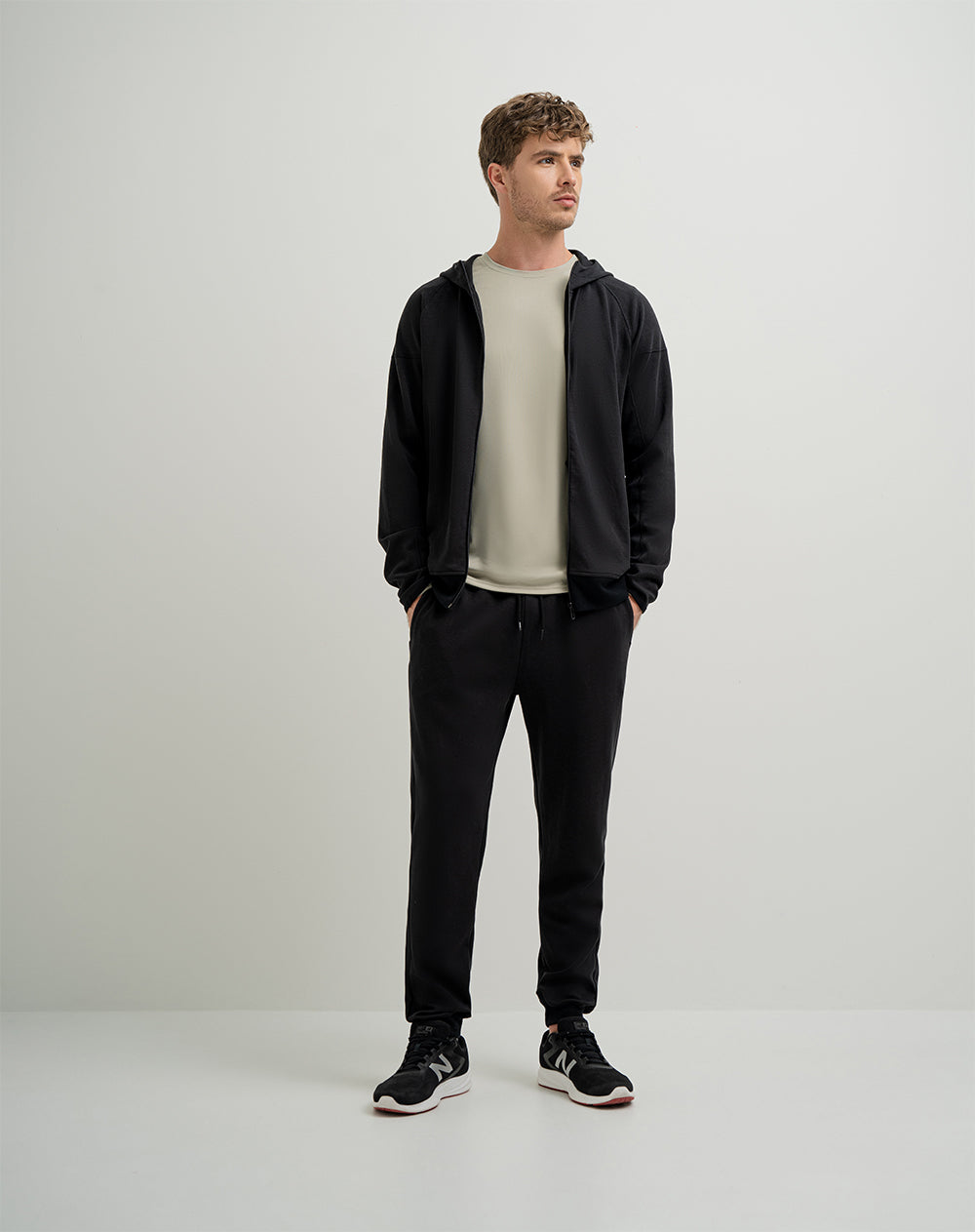 Jogger de algodón sostenible negro para hombre