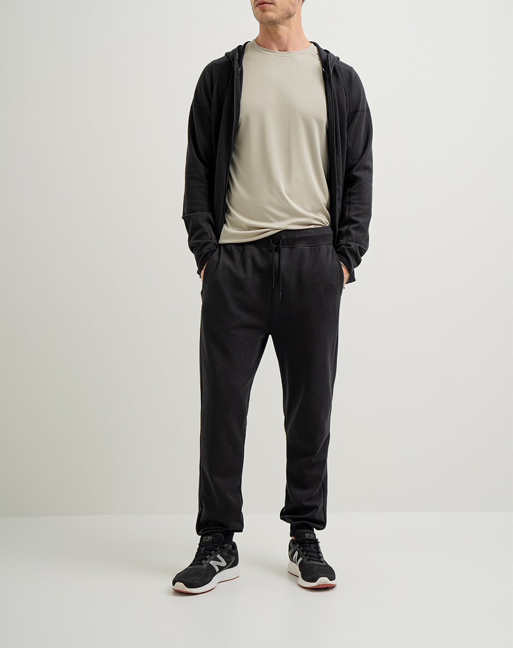Jogger de algodón sostenible negro para hombre