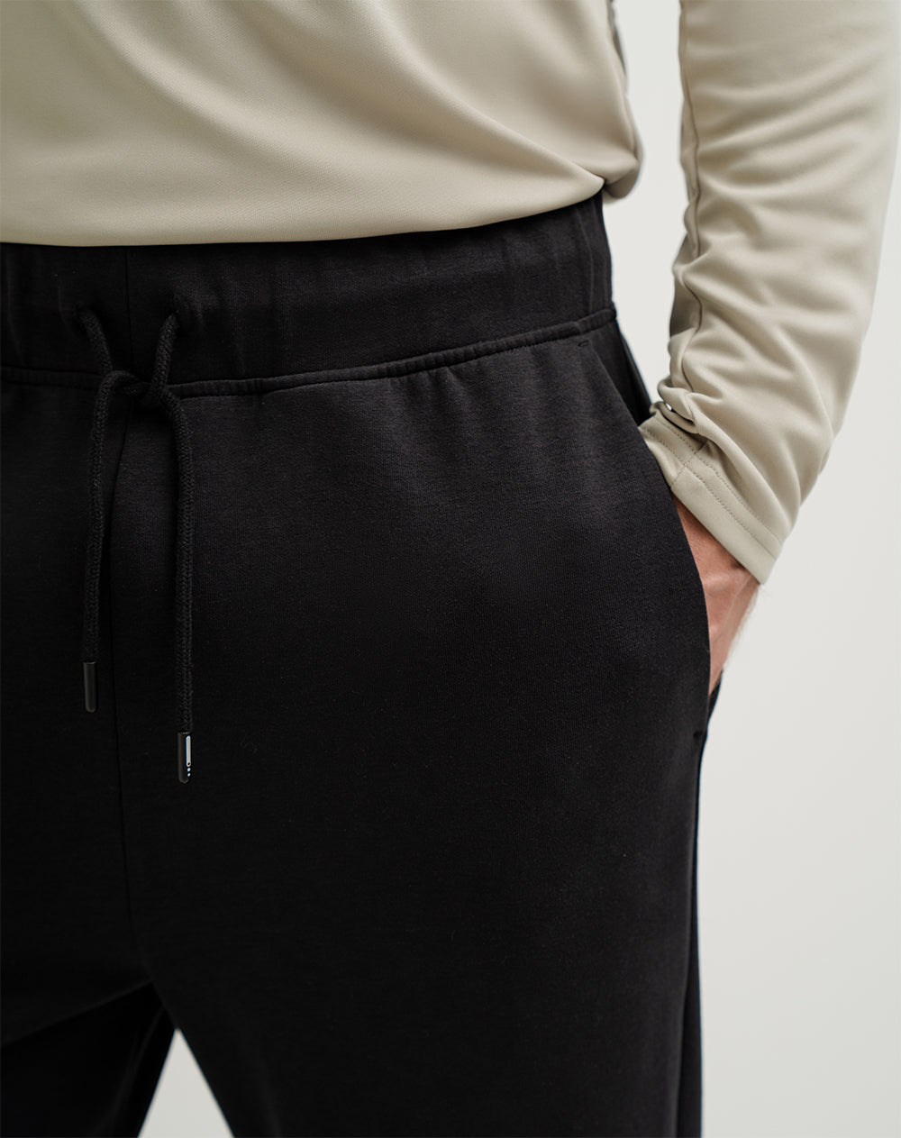 Jogger de algodón sostenible negro para hombre