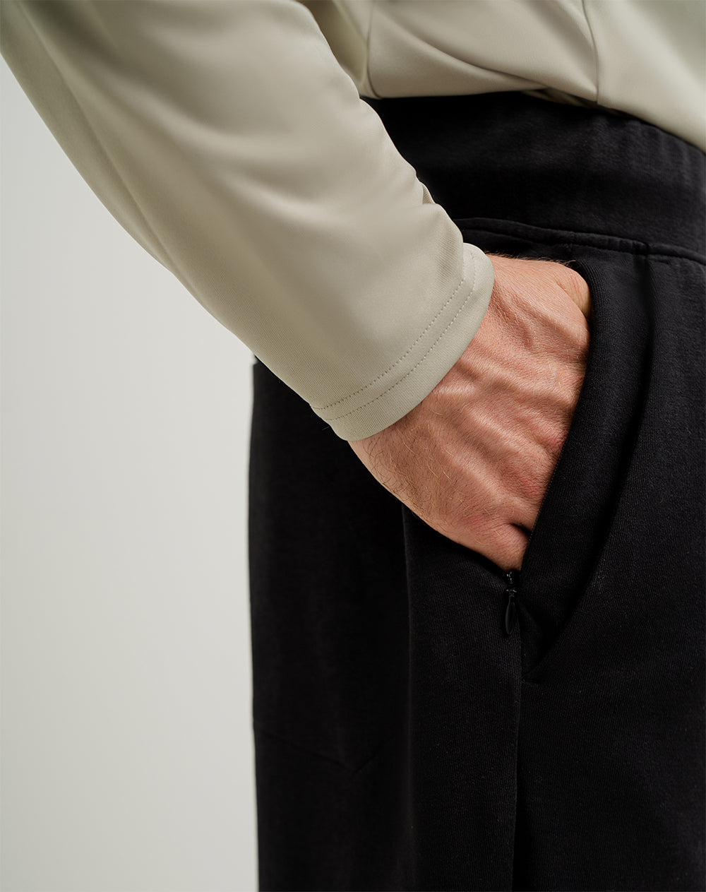 Jogger de algodón sostenible negro para hombre