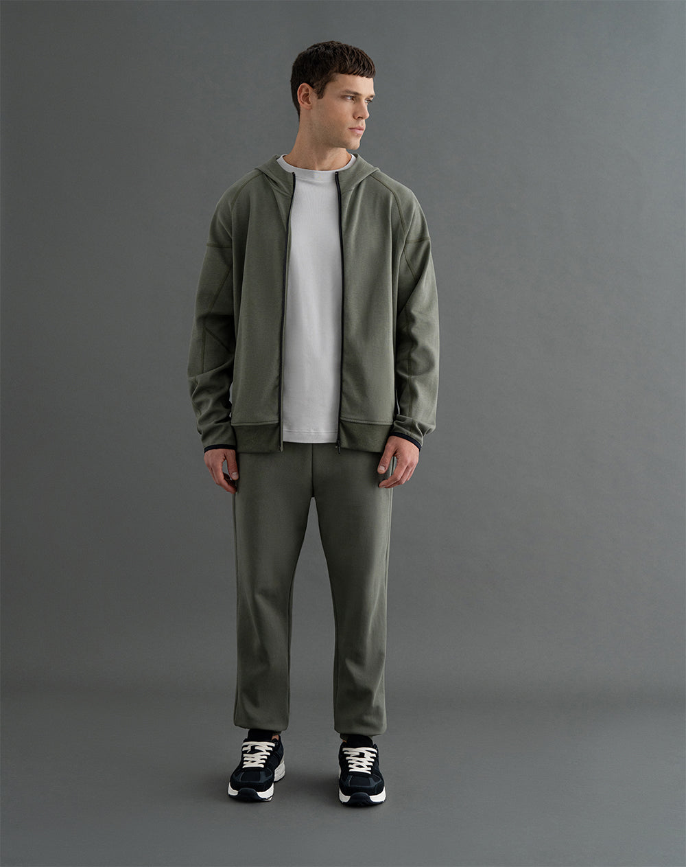 Jogger de algodón sostenible verde militar hombre