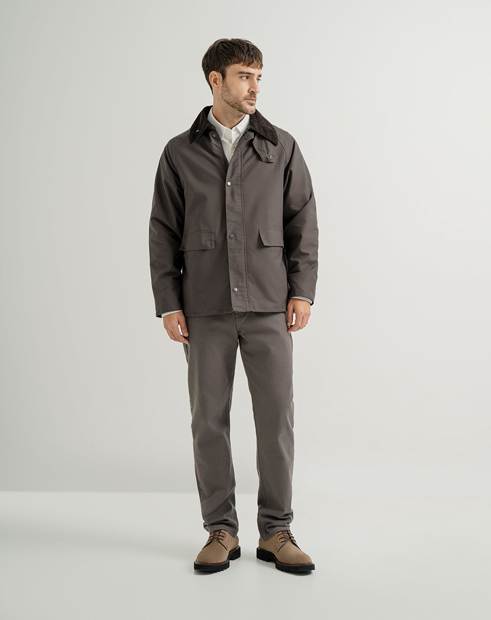 Chaqueta regular bolsillos frontales algodón café hombre