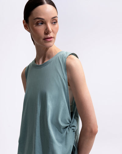 Camiseta deportiva regular gris verdoso mujer