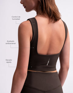 Top deportivo soporte medio control humedad café