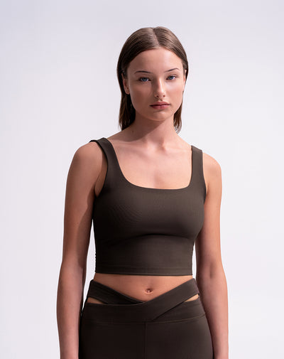 Top deportivo soporte medio control humedad café