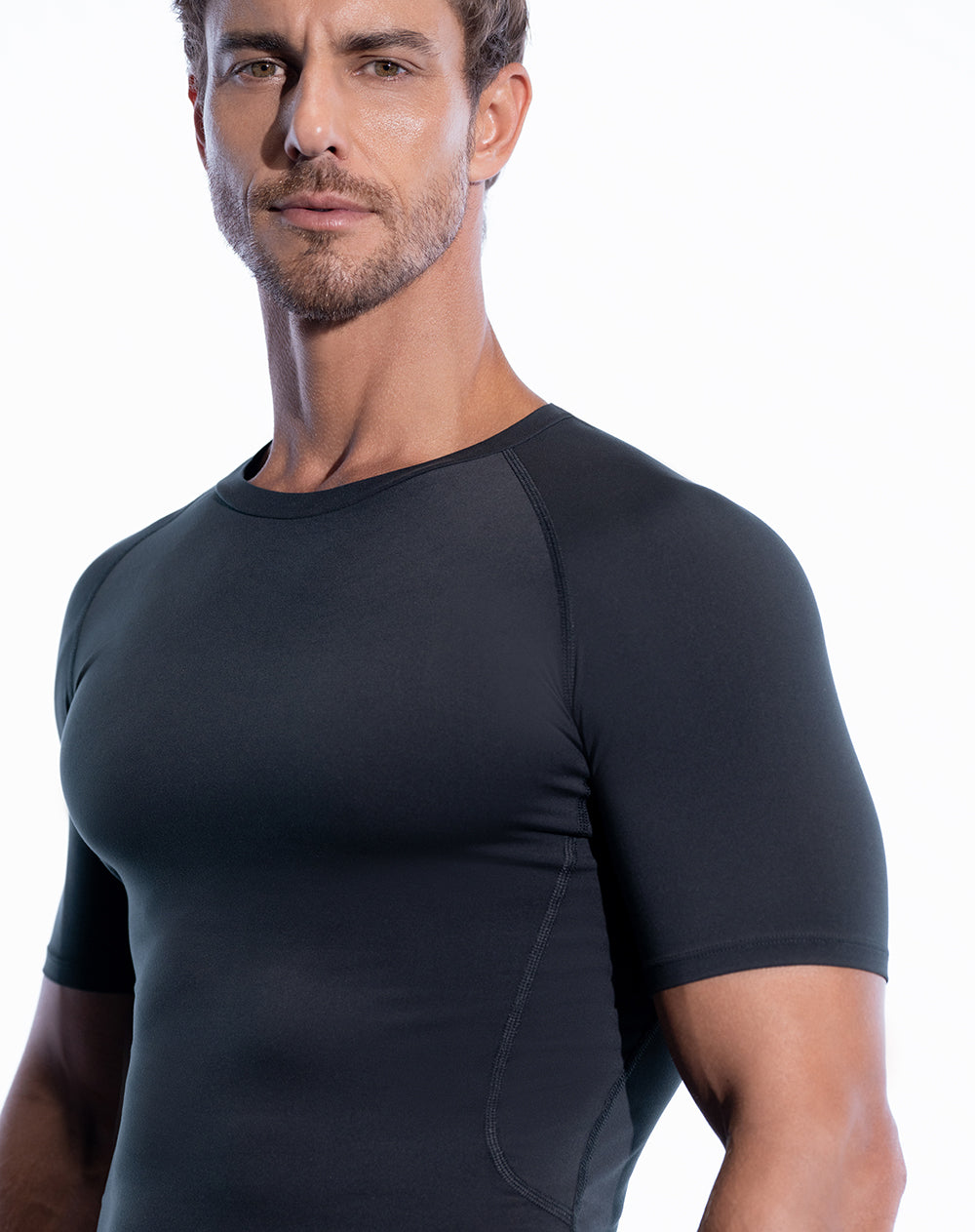 Camiseta skinny fit manga corta negra