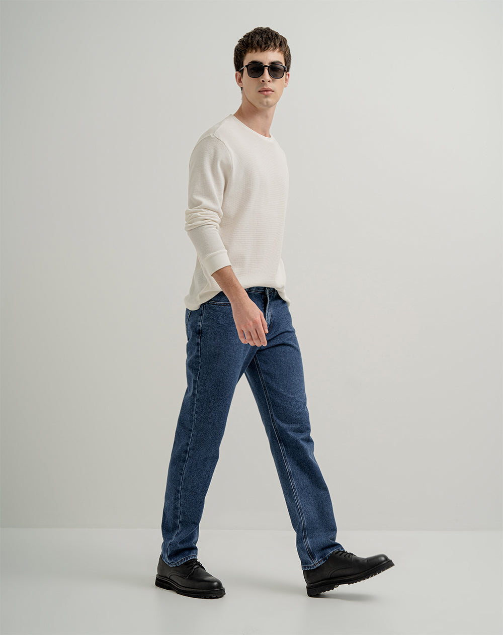 Jean regular fit tiro medio indigo